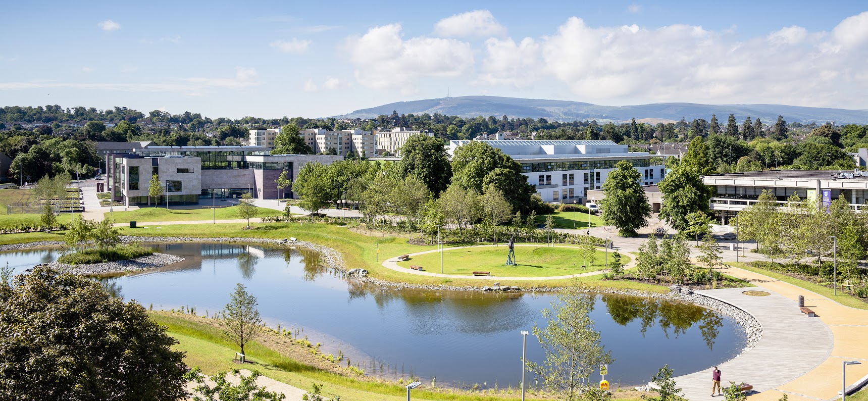 Campus: Lake