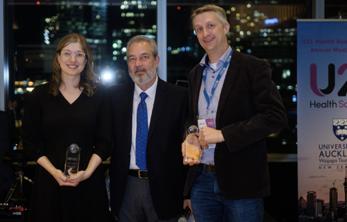 Dr. Tom Flanagan, UCD Medicine lecturer presented with the Universitas 21 Health Sciences Teaching Excellence Award at U21 HSG Annual Meeting