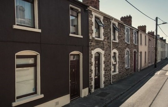 Funding social housing for low-income households after Ireland\'s economic crisis